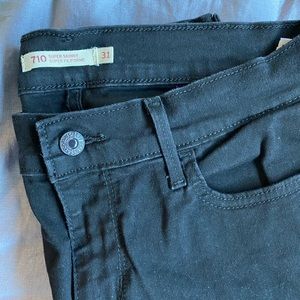 Levi’s black skinny jeans